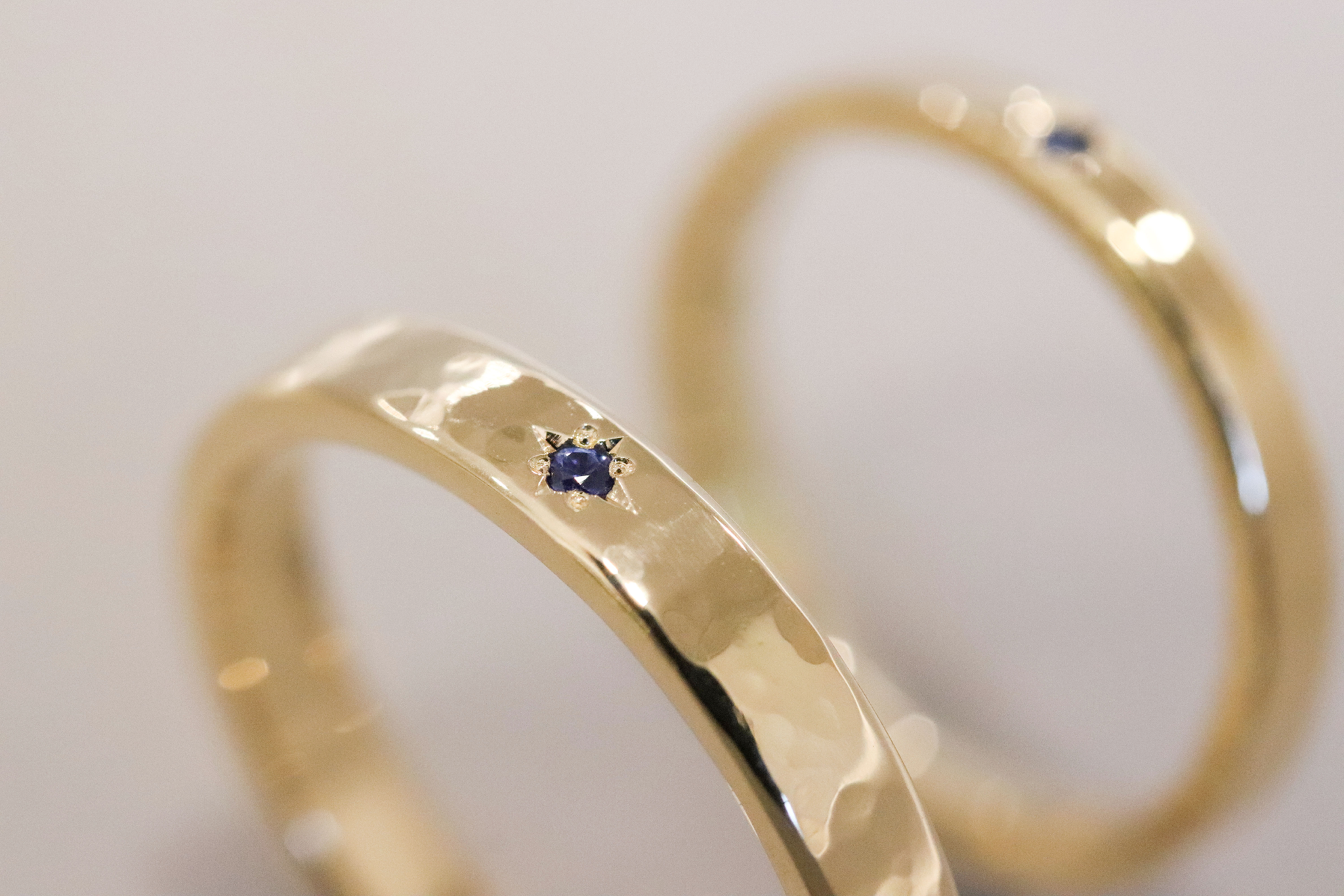 K18YG Wedding Bands + Blue Sapphire Outer Stone