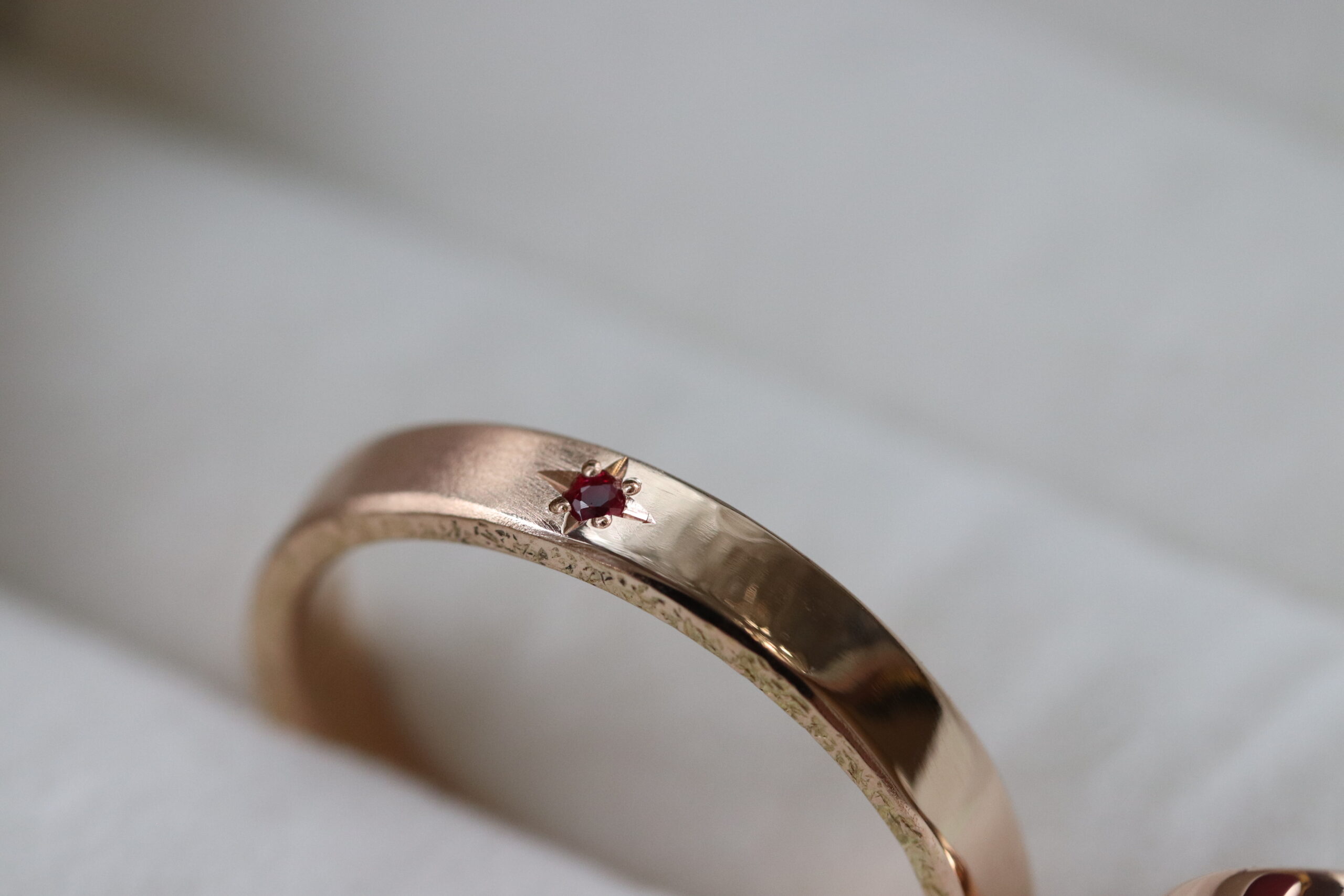 KOBO Wedding Rings — Outer Stone Setting