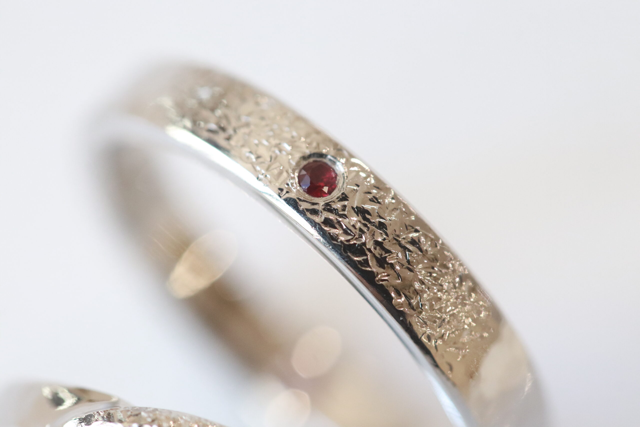 Melee Stone Setting -Flushed