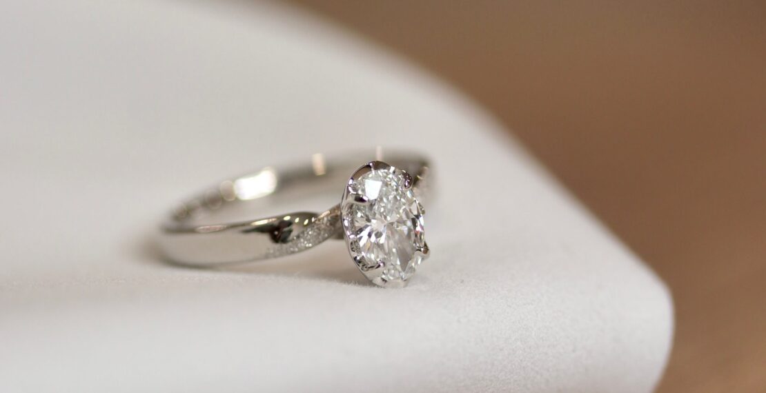 kobo-jewellery-oval-cut-diamond-solitaire-engagement-ring