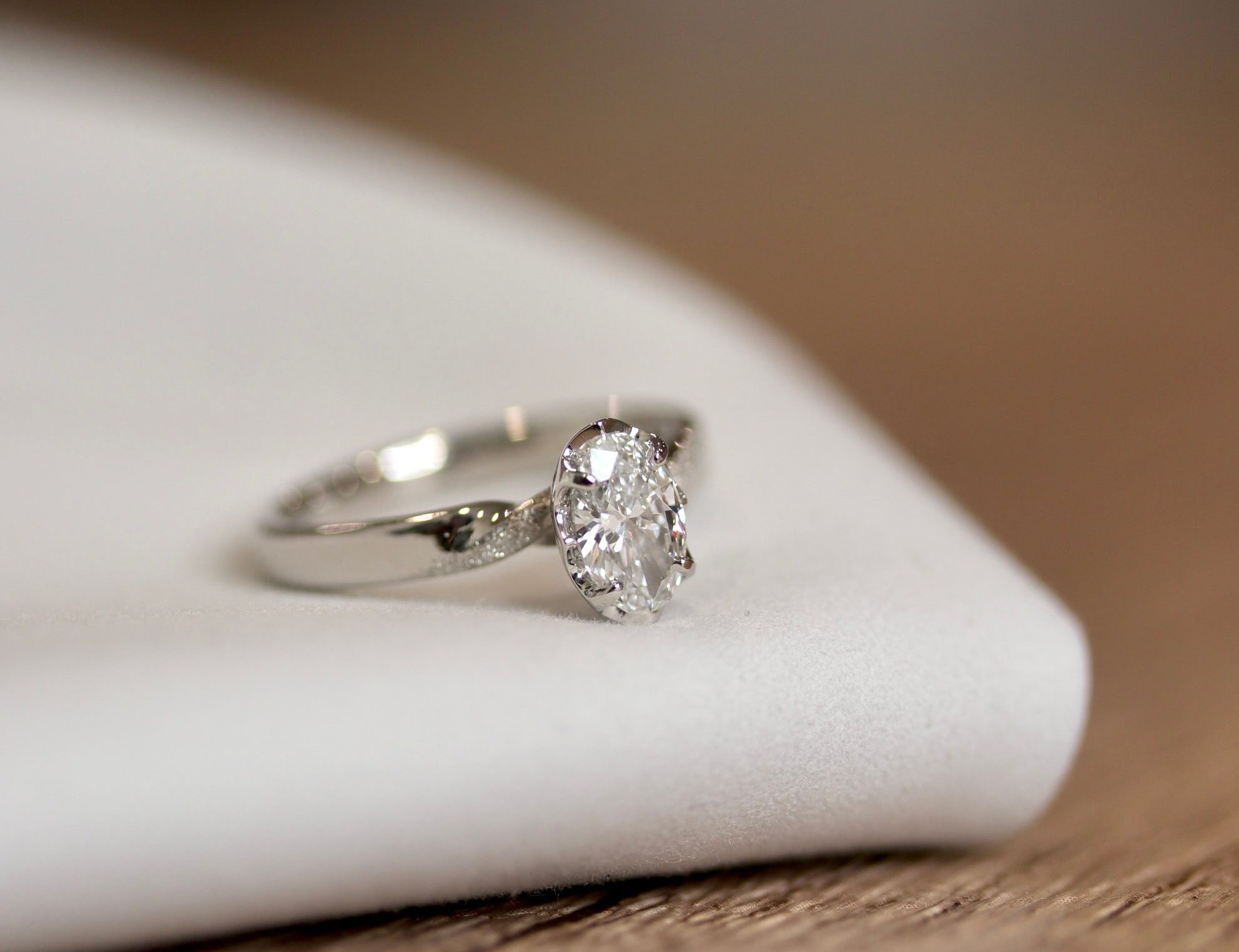 kobo-jewellery-oval-cut-diamond-solitaire-engagement-ring