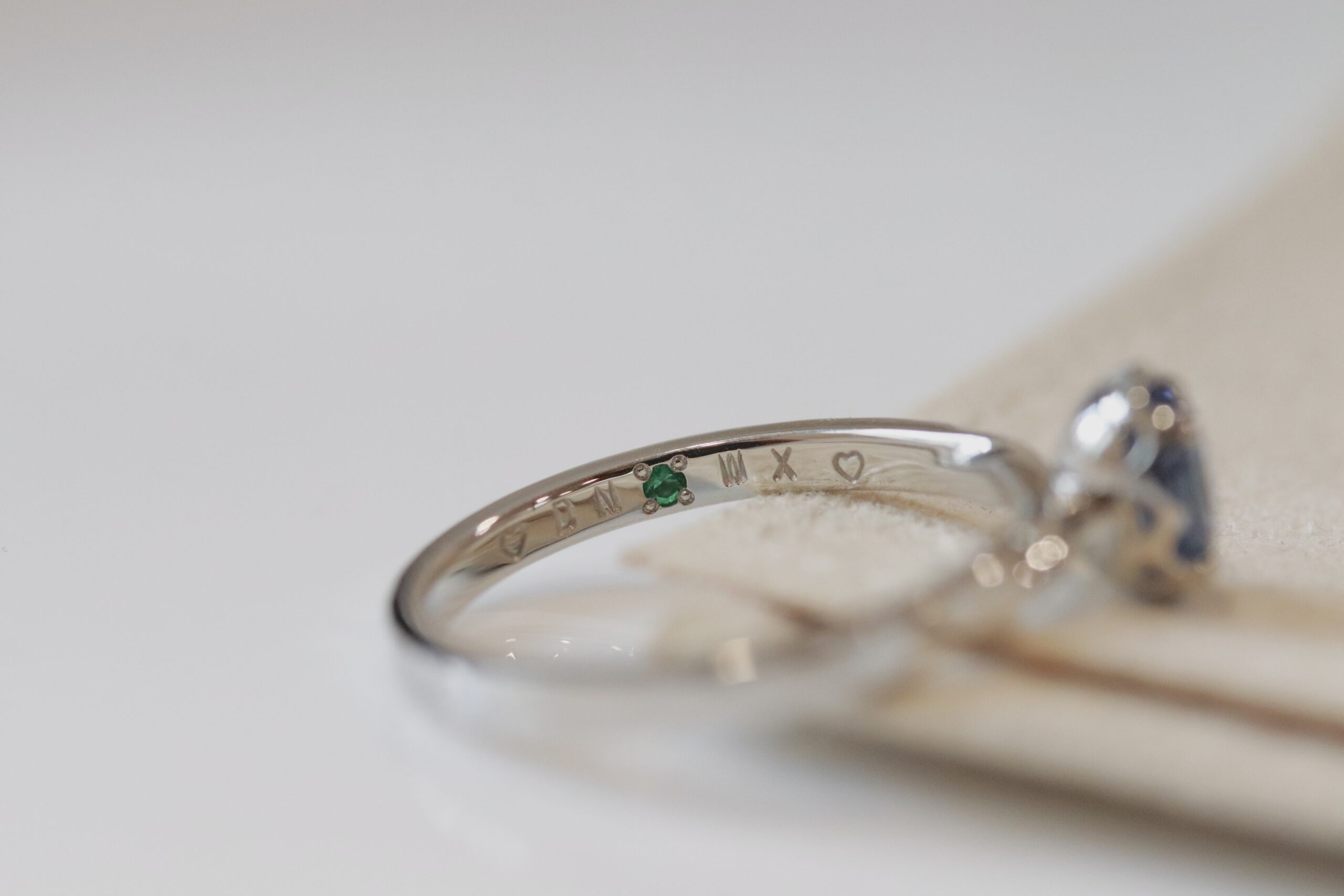 kobo-jewellery-solitaire-engagement-and-emerald-secret-stone