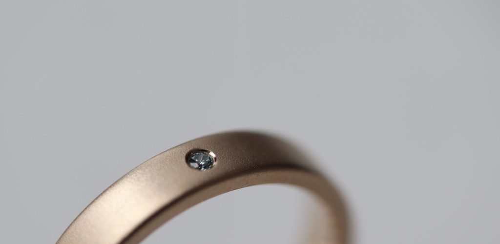 KOBO Wedding Rings — Outer Stone Setting