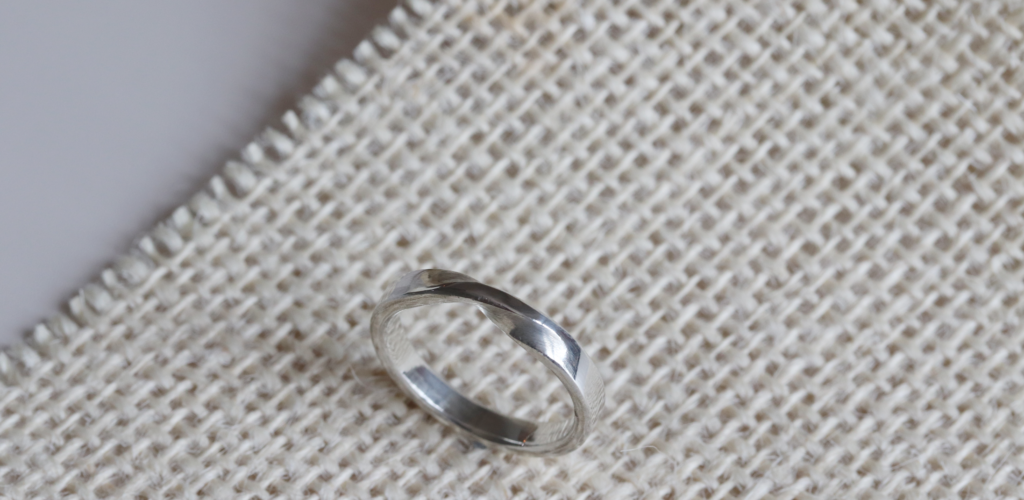 Momo Ring — Single Twist