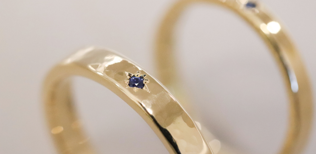 K18YG Wedding Bands + Blue Sapphire Outer Stone